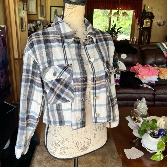 Woman’s Zara plaid cropped jacket - Picture 11 of 16